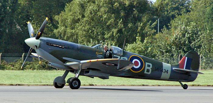 supermarine-spitfire-mkixb_jpg_pagespeed_ce_5aeyoewZIt.jpg