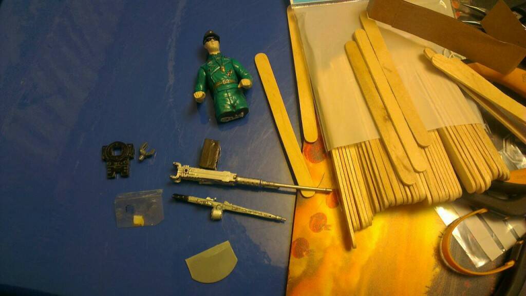 今天的戰損兩支機槍一名恆龍車長，還有斷一根隊旗