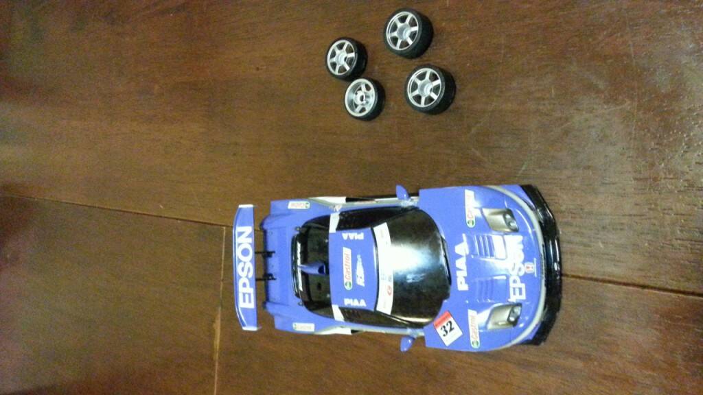 kyosho mini z 原廠車殼付輪胎(胎皮小裂)1組500