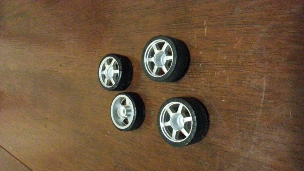 kyosho mini z 原廠車殼付輪胎(胎皮小裂)1組500