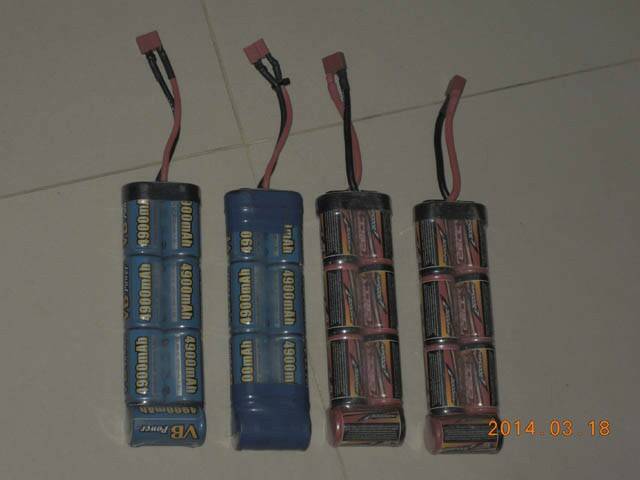 藍色是8.4V, 4900mAh(已售出)