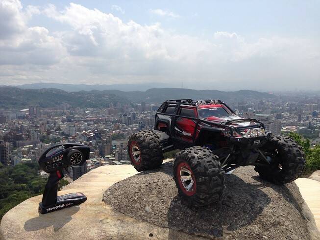 Traxxas Summit2.jpg