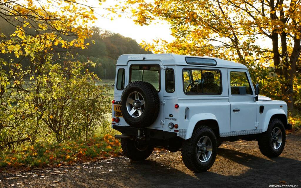 Land-Rover-Defender-90-Station-Wagon-2012-1440x900-005.jpg
