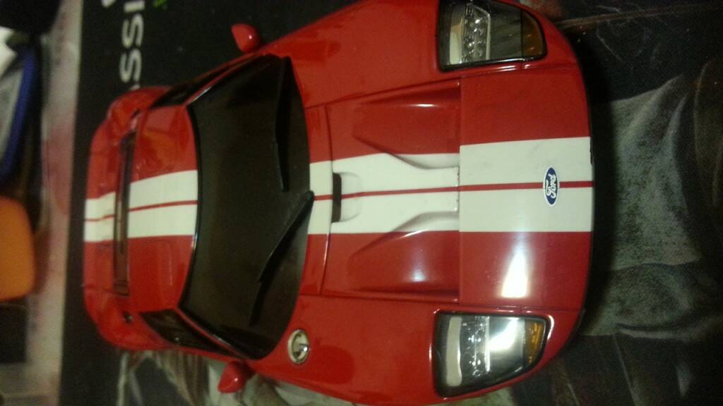 2.KYOSHO 車殼 賣 750 含四顆輪胎  輪胎有裂
