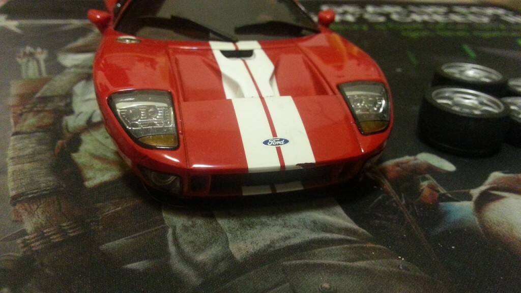 2.KYOSHO 車殼 賣 750 含四顆輪胎  輪胎有裂