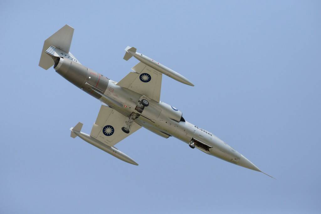 F-104