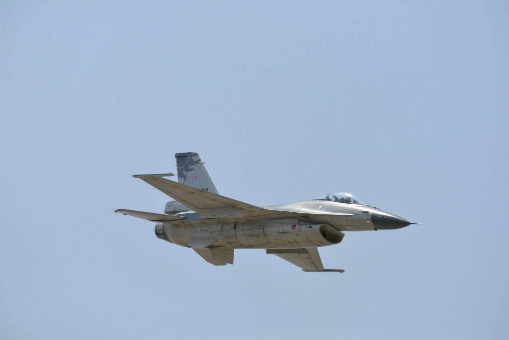 F-16