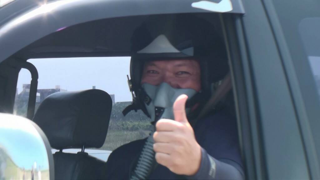 遇酒測時、警察杯杯都大聲縮~~下一台過來啦