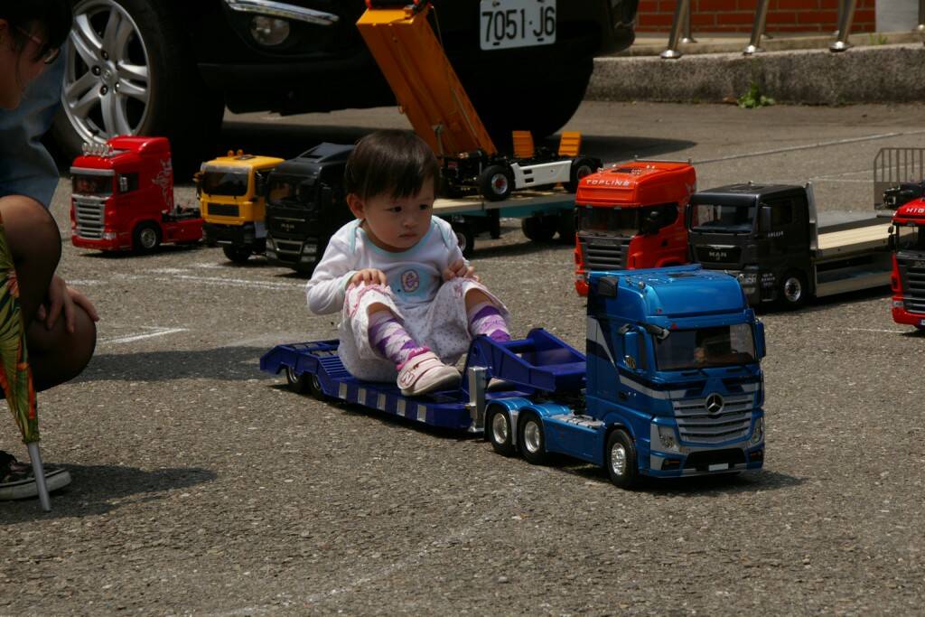 小朋友逛街