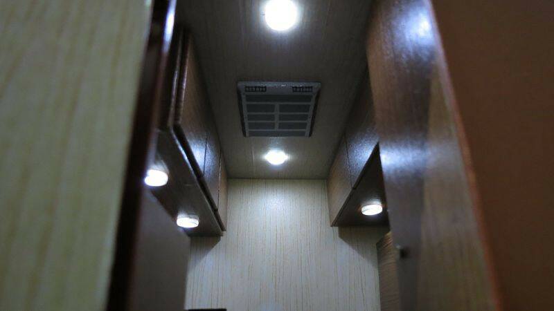 左-接大燈 中-接輔助燈 右-接前下燈 三段開啟