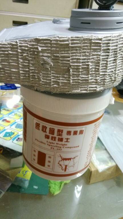 先用彈性補土做出防磁紋