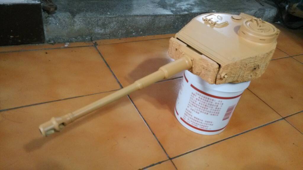 噴上底漆