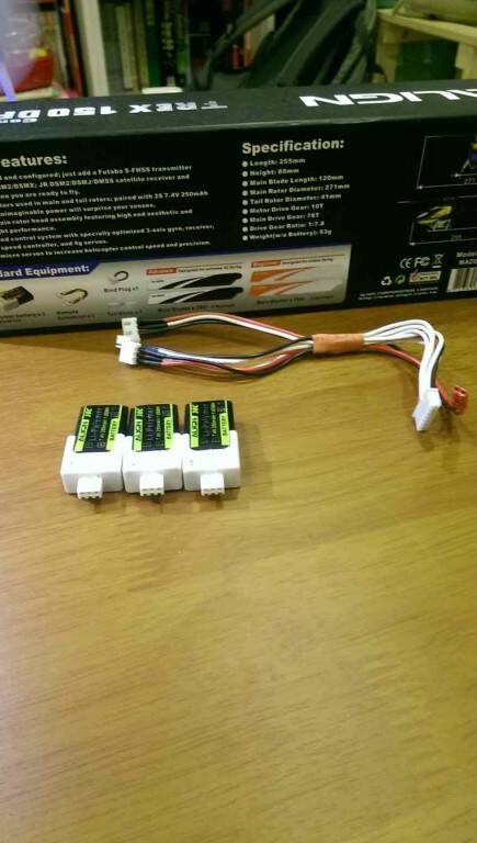 三顆電池，加送一條分壓充電線