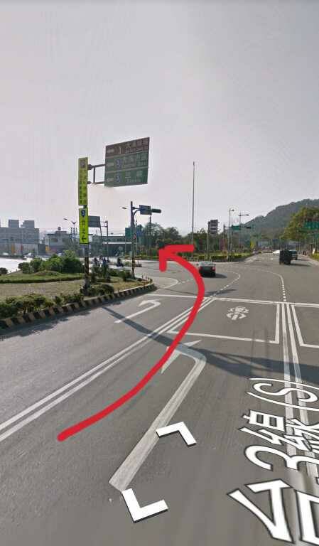 走到武嶺橋路口左轉走武嶺橋
