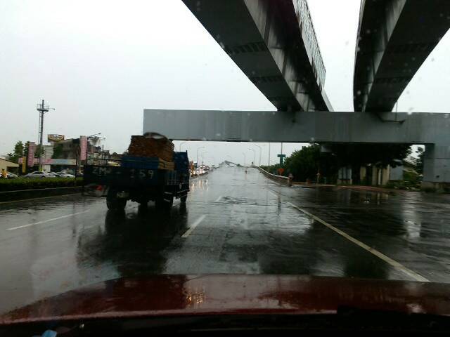 一出門就下雨