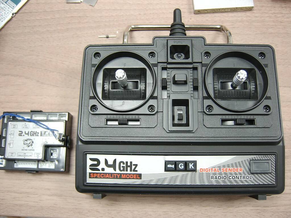 2.4g坦克用遙控器