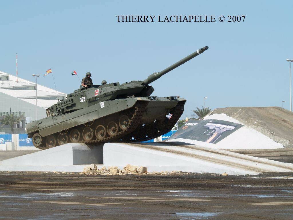 idex_2007_leopard2e_004.jpg