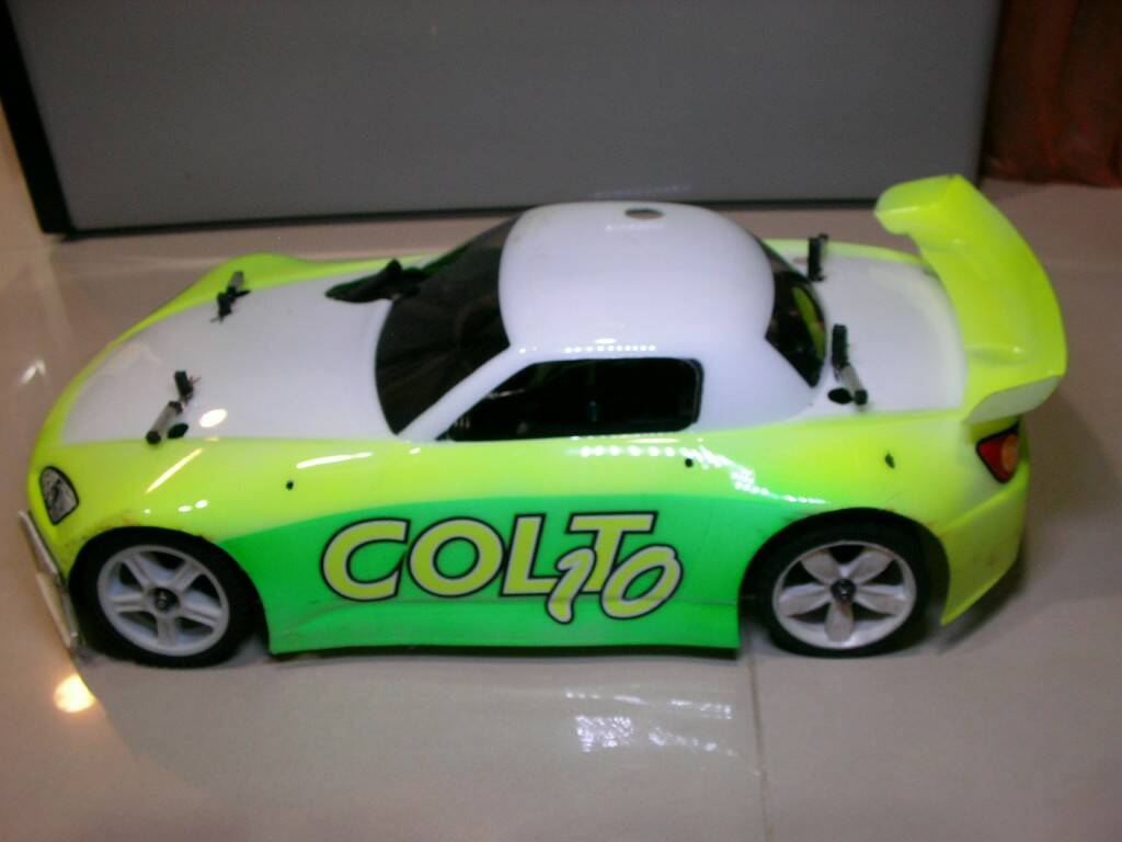 Colt 1-10 引擎房車  (1).JPG