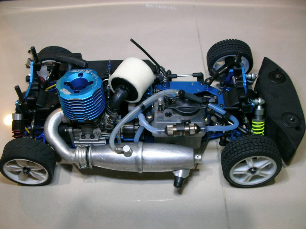 Colt 1-10 引擎房車  (4).JPG