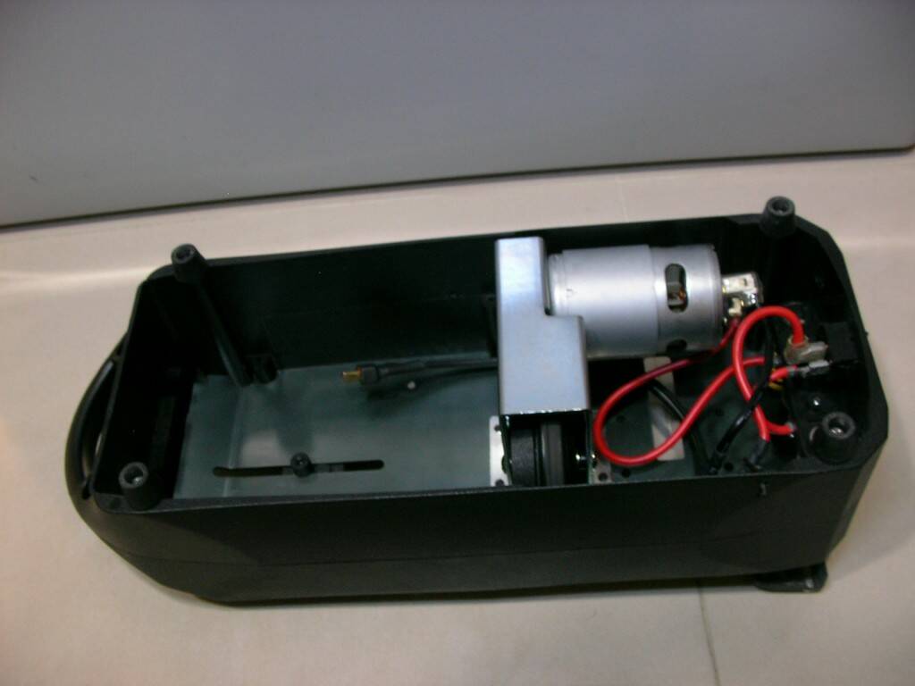 Colt 1-10 引擎房車 啟動台 (3).JPG