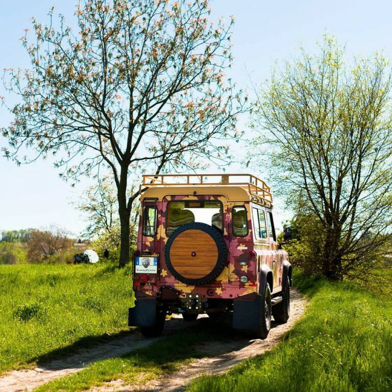 land-rover-defender-vineyard3.jpg