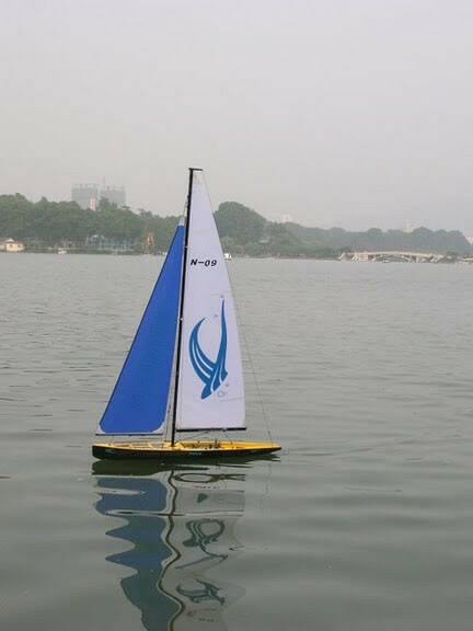 esf06phantomsailboat2.jpg