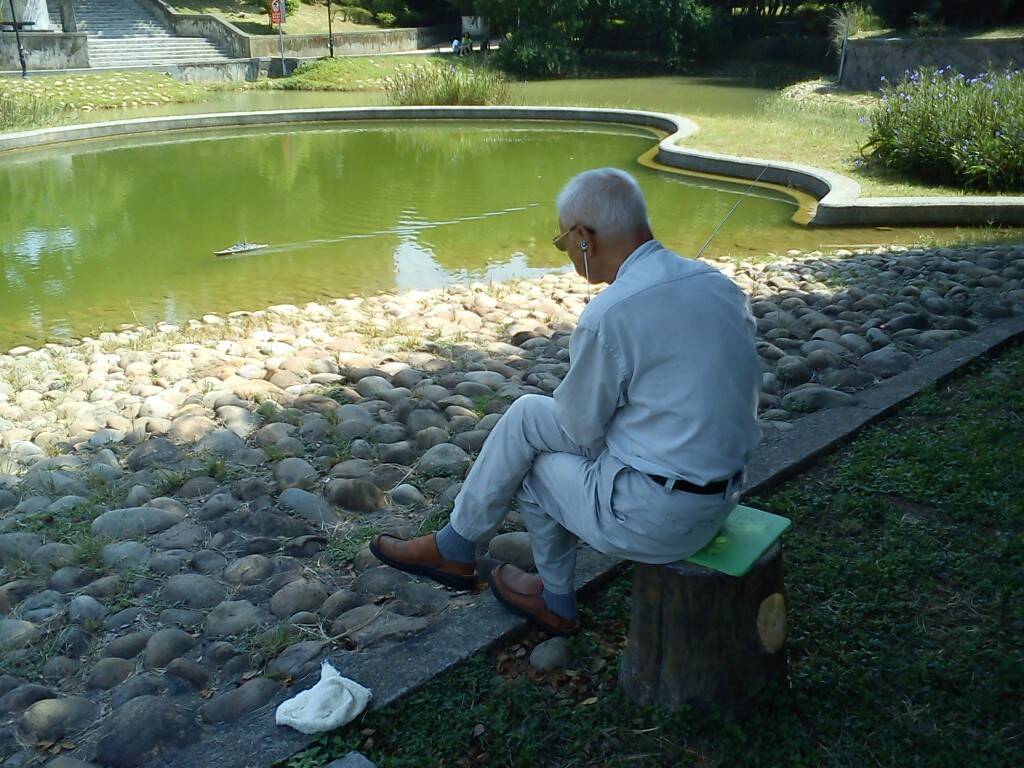 金杯杯ㄉ船行駛中.....