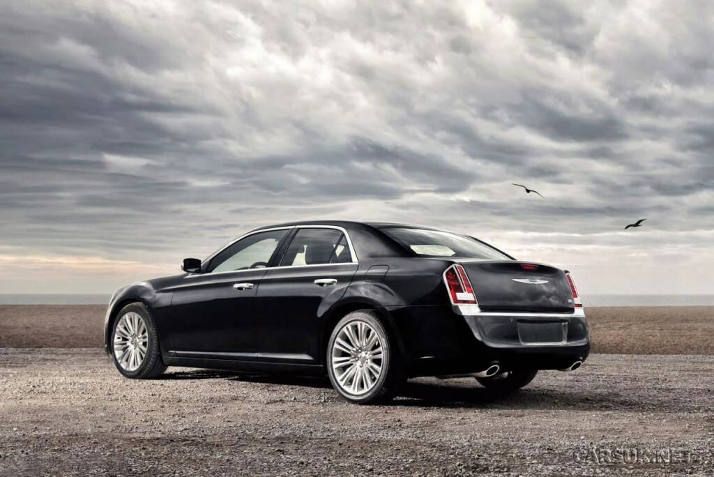 chrysler-300c-2011-10.jpg