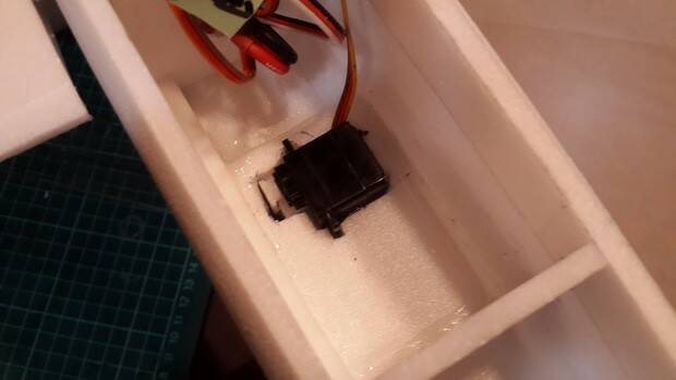 前輪轉向伺服器