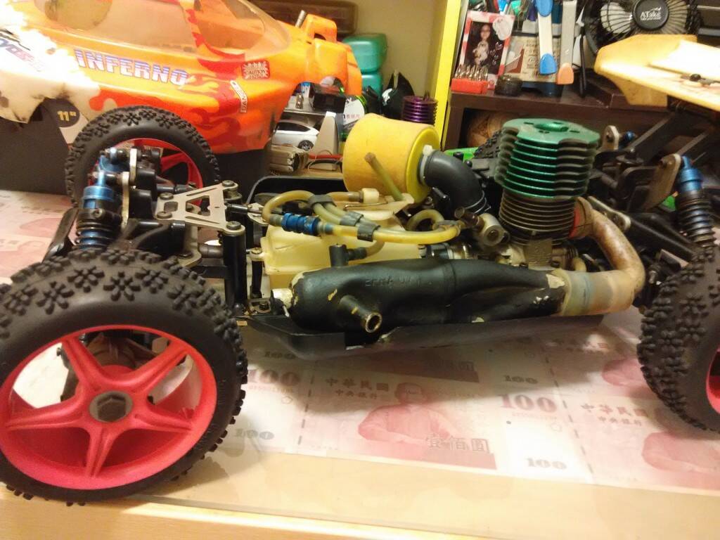 KYOSHO MP5 含 NOVA 引擎 5000元