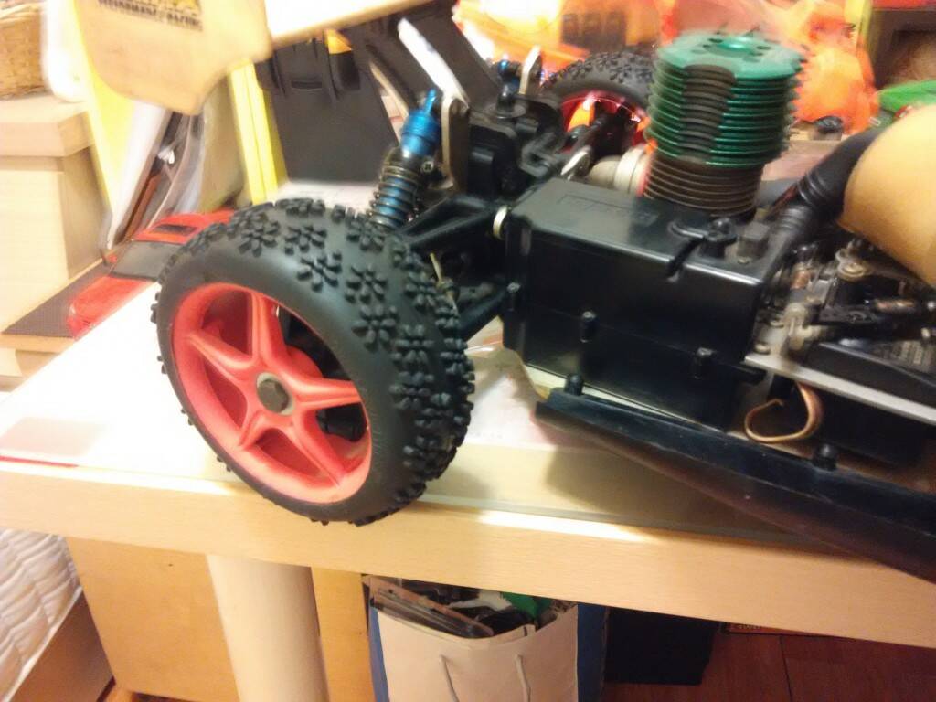 KYOSHO MP5 含 NOVA 引擎 5000元