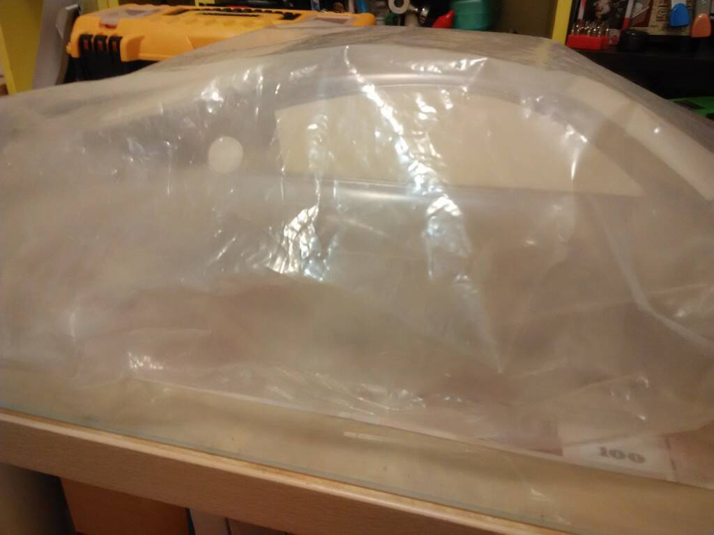 偉峰1/8全新未噴 車殼 1500元