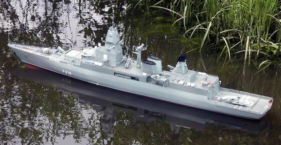 marinemodelle_fregatte_sachsen01.jpg