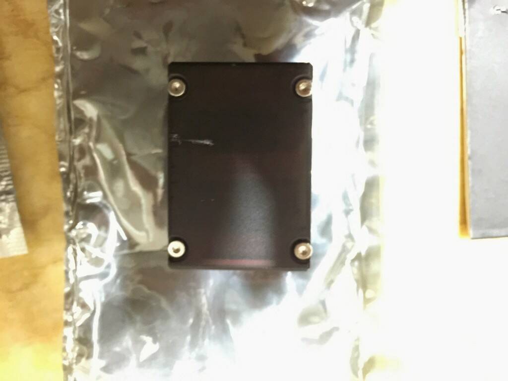 拆卸時背後有點小刮傷 不影響功能