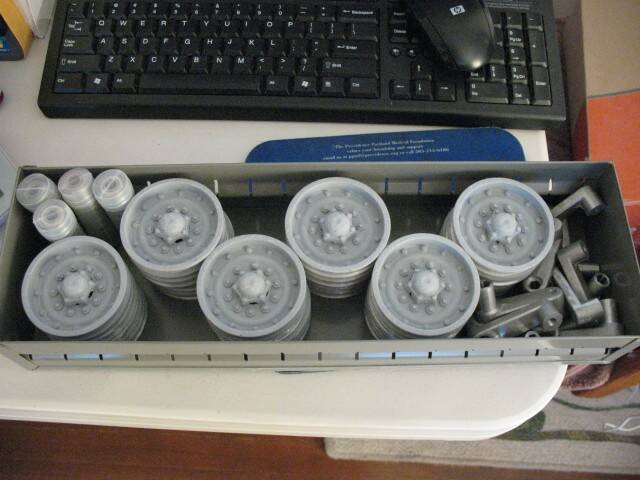1=8  AAVP7A1 ROADWHEELS SWING ARMS.JPG
