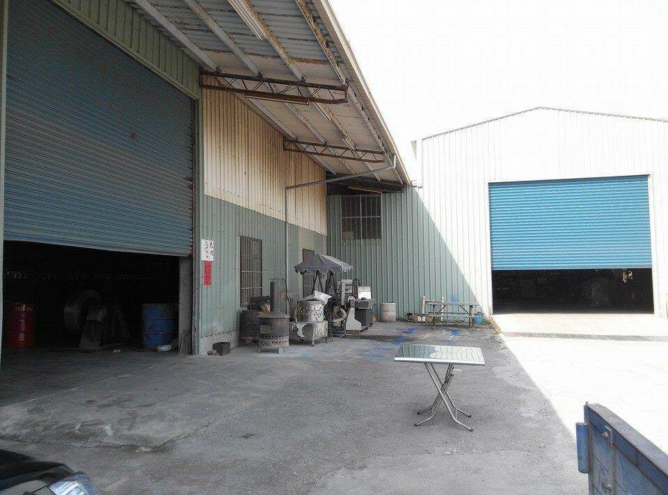 2鐵桌起飛後,由右邊鐵門為起點入口   左邊鐵門為出口