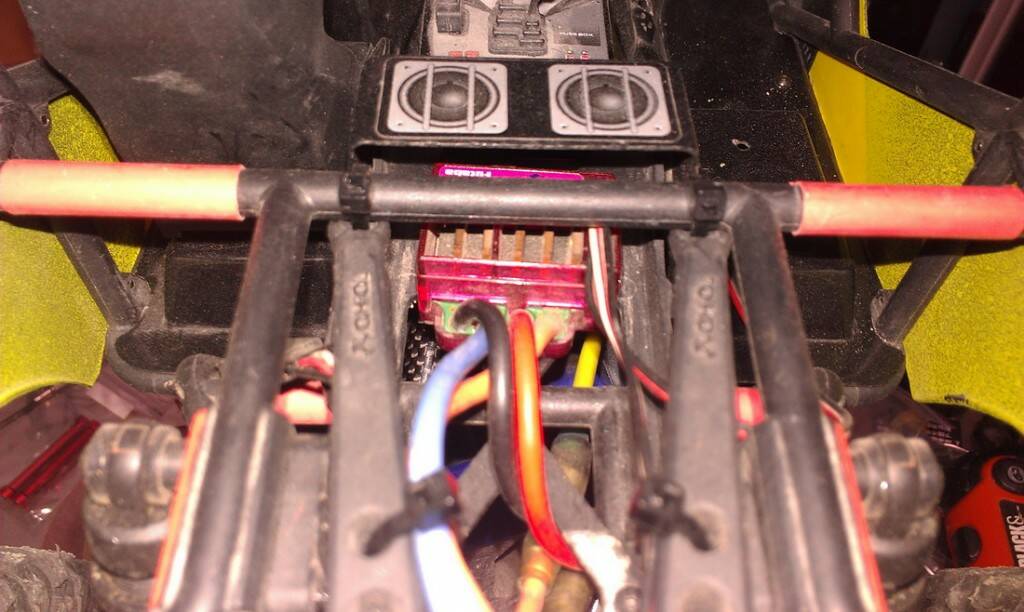 利用原車塑膠下連桿+露天買的被胎架+束帶固定