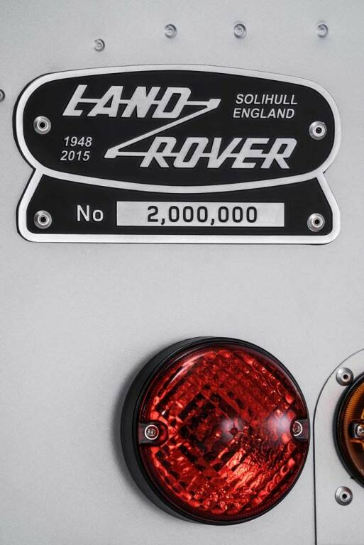 2000000th-land-rover-defender_100515521_l.jpg