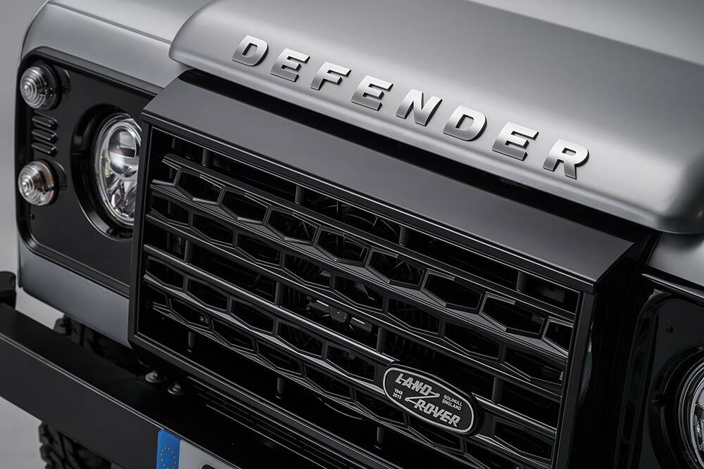Land-Rover-Defender-2000000-1.jpg