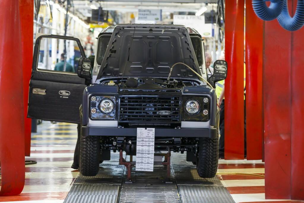 Land-Rover-Defender-2000000-11.jpg