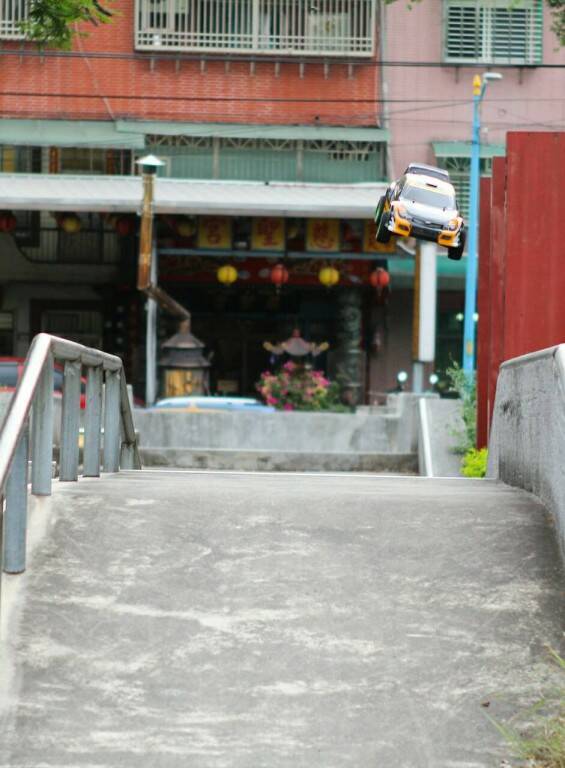 新車直接進行終極測試!