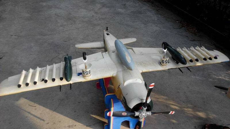 攻擊機-4 _主翼掛彈.jpg