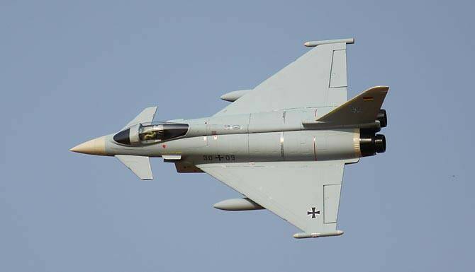 freewing-raf-6-squadron-eurofighter-typhoon-edf-jet-ef2000-pnp.jpg