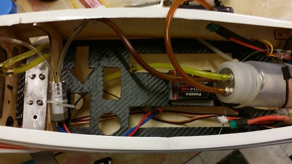 3D碳纖維貼裝飾內板很漂亮！