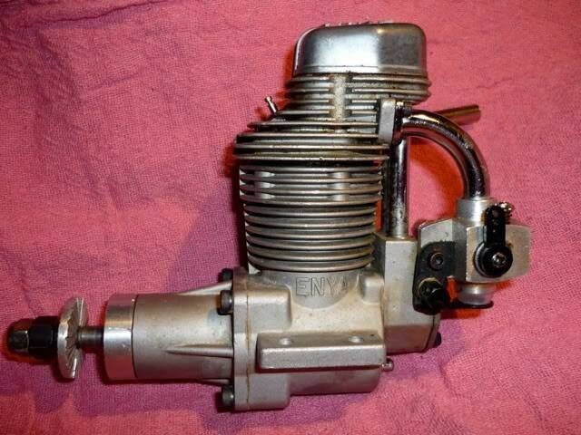 Enya_80_4C_engine_02.jpg