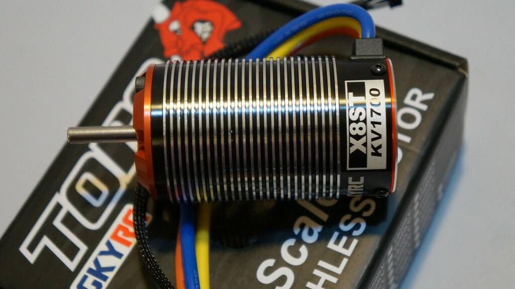 X8ST 1700KV 2.JPG