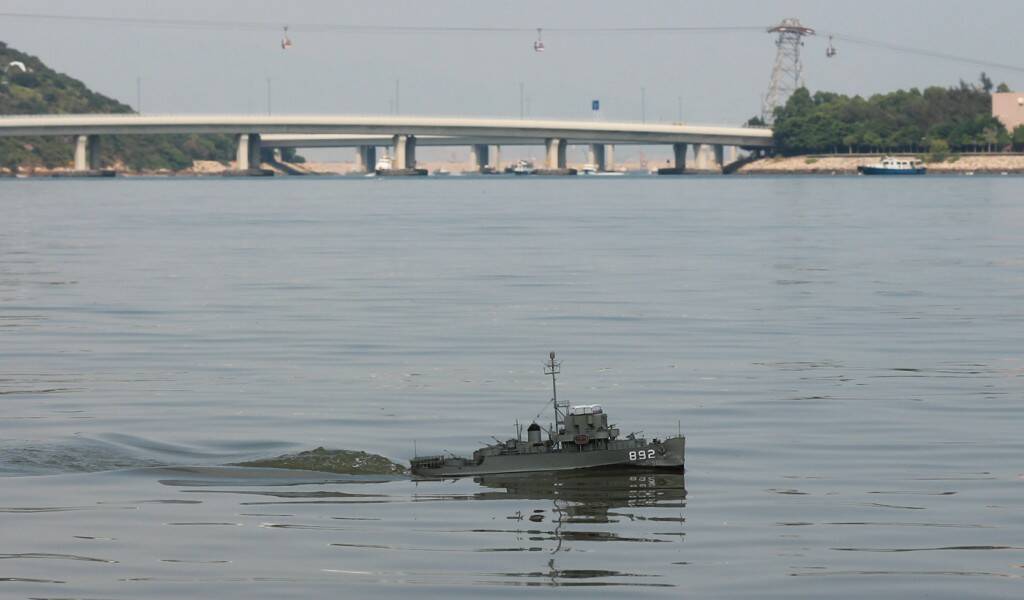 892-0529.jpg