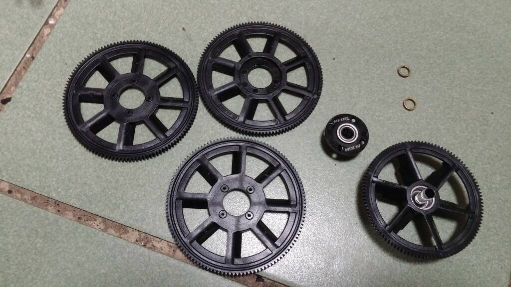 主齒輪x3   單向軸承套x1  單向軸套圈x2   主齒中心座x1  單向軸承  主傘齒 530.jpg.jpg
