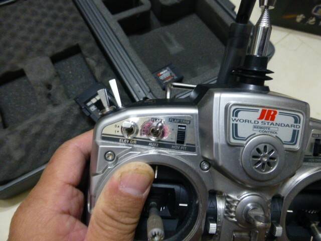 有用螺絲膠固定