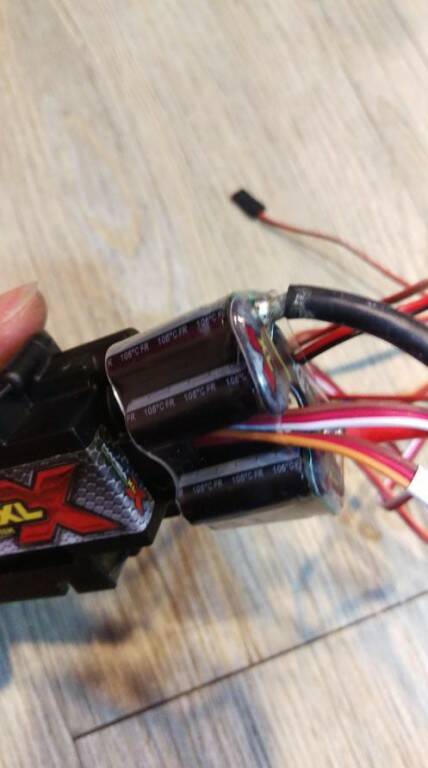 跟XL2比較不同的是多焊了四個應該是電容的東西